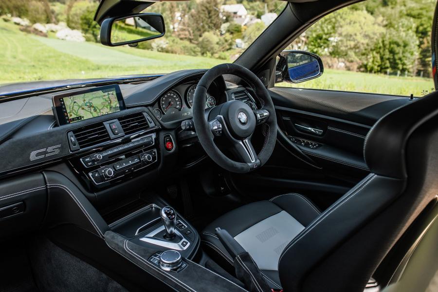 Интерьер BMW M3 CS (F80) 2018 года  (UK) (фото 13 из 30)